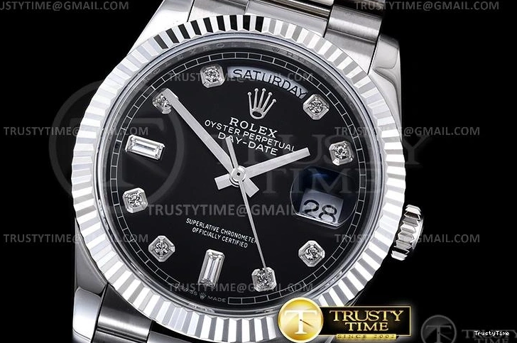 0810 RDD0220E – DayDate 36mm Functional 700